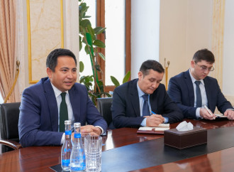 Dövlət Komitəsinin sədri Qazaxıstan səfiri ilə görüşüb