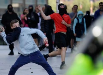 Britaniyada iğtişaşlar başlayandan bəri təxminən 380-yə yaxın şəxs saxlanılıb