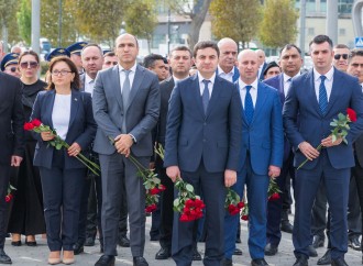 Azərbaycan Hava Yolları QSC-nin rəhbərliyi və kollektivi şəhidlərin əziz xatirəsini yad edib