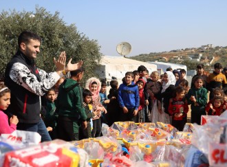 CZN Burak müharibə qurbanı olan uşaqlar üçün yemək bişirib
