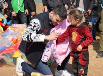 CZN Burak müharibə qurbanı olan uşaqlar üçün yemək bişirib