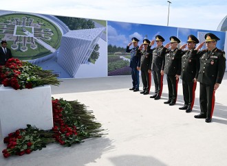Müdafiə Nazirliyinin rəhbər heyəti Anım Günündə Zəfər parkında olub