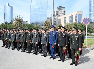 Müdafiə Nazirliyinin rəhbər heyəti Anım Günündə Zəfər parkında olub