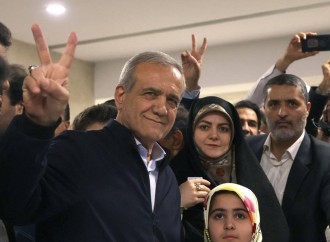 İranın yeni islahatçı prezidenti - Pezeşkian