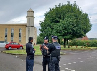 Britaniyada məscid ətrafında iğtişaş yaranıb