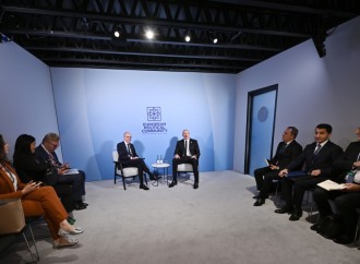 Prezident İlham Əliyev İsveçrə Konfederasiyasının Prezidenti Viola Amher ilə söhbət edib