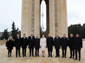 Hulusi Akar Ulu Öndərin məzarını, Şəhidlər xiyabanını və “Türk şəhidliyi” abidəsini ziyarət edib