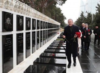 Hulusi Akar Ulu Öndərin məzarını, Şəhidlər xiyabanını və “Türk şəhidliyi” abidəsini ziyarət edib