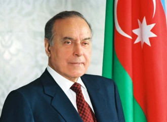 Dövlət və hökumət rəsmiləri Fəxri xiyabanda Ulu Öndər Heydər Əliyevin xatirəsini yad ediblər