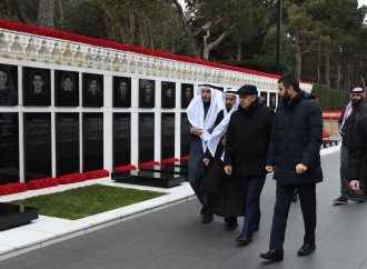 Küveytli deputatlar Bakıda Şəhidlər xiyabanını ziyarət edib
