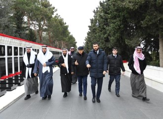 Küveytli deputatlar Bakıda Şəhidlər xiyabanını ziyarət edib