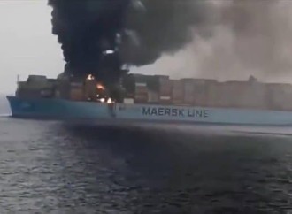 İsrail gəmisi Yəmən raketləri tərəfindən vurulub