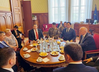 Müdafiə naziri Macarıstan Milli Assambleyasının sədr müavini ilə görüşüb