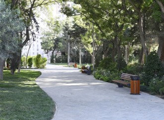Prezident İlham Əliyev Bakıda əsaslı şəkildə yenidən qurulan Nərimanov parkının açılışında iştirak edib