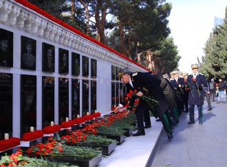 Prokurorluq əməkdaşları Şəhidlər xiyabanını ziyarət edib