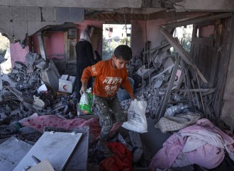 İsrail Rəfahda üç evi bombalayıb