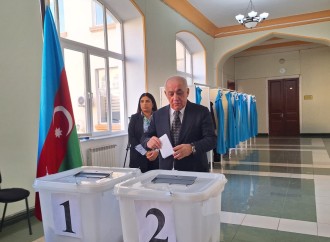 Baş nazir parlament seçkilərində iştirak etdi