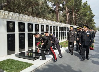 Silahlı Qüvvələr Günü münasibətilə Ulu Öndərin və şəhidlərimizin məzarları ziyarət olunub