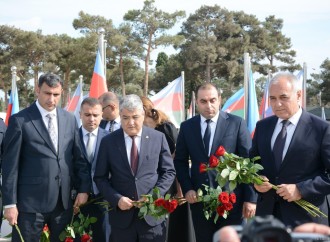 Antiterror əməliyyatlarında şəhid olan hərbi qulluqçuların məzarları ziyarət edilir