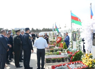 Antiterror əməliyyatlarında şəhid olan hərbi qulluqçuların məzarları ziyarət edilir
