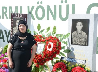Antiterror əməliyyatlarında şəhid olan hərbi qulluqçuların məzarları ziyarət edilir