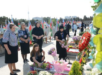 Antiterror əməliyyatlarında şəhid olan hərbi qulluqçuların məzarları ziyarət edilir