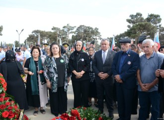 Antiterror əməliyyatlarında şəhid olan hərbi qulluqçuların məzarları ziyarət edilir