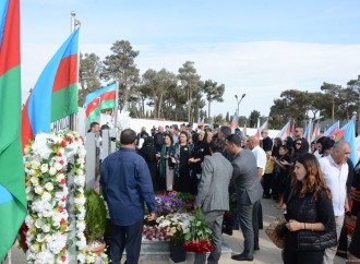 Antiterror əməliyyatlarında şəhid olan hərbi qulluqçuların məzarları ziyarət edilir